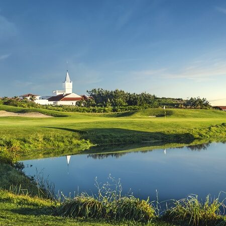 Golfplatz Praia d'el Rey mit Kapelle
