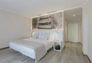 Oliva-Nova_Beach_Resort-classic-room-375x255-1